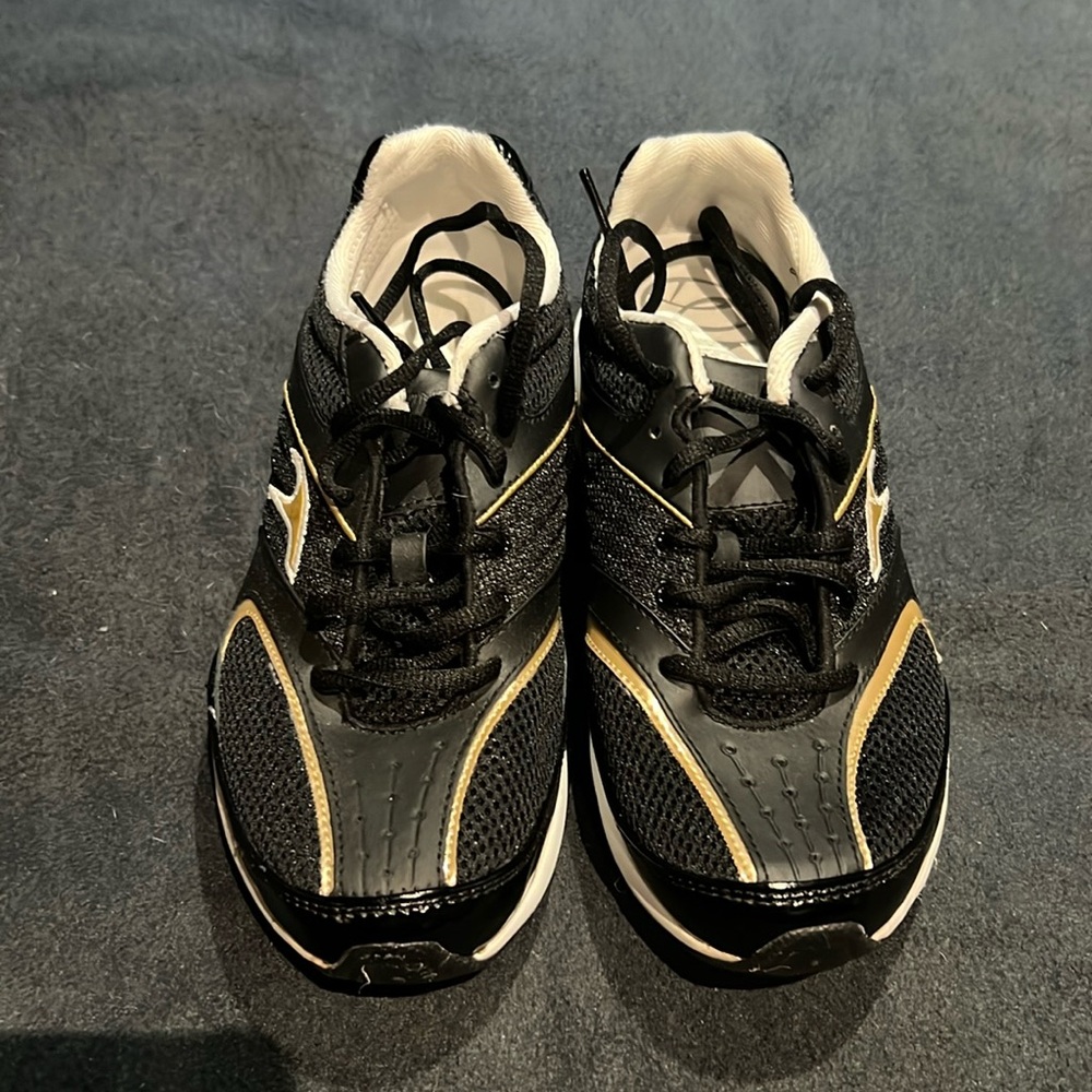 Never been worn sneakers. Women’s size 8